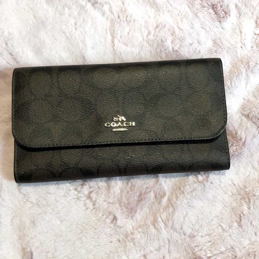 Coach wallet brown with black inside